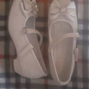 Girl size 1 white with pearl hue